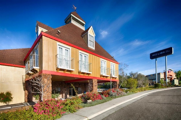 Red Lion Inn & Suites Auburn image 13